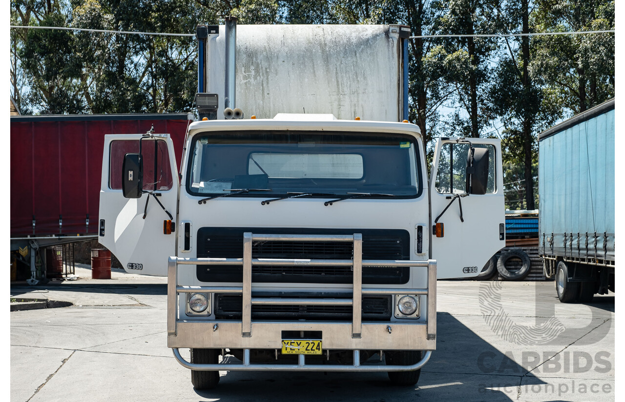 02/1994 International 2700/444 XT 12 Pallet Cabover Curtainside Pantech Truck