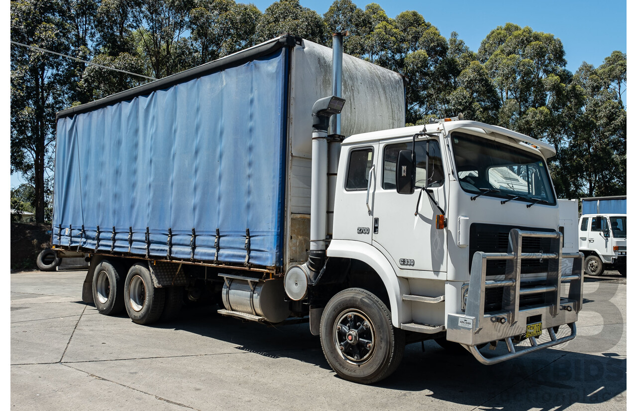 02/1994 International 2700/444 XT 12 Pallet Cabover Curtainside Pantech Truck