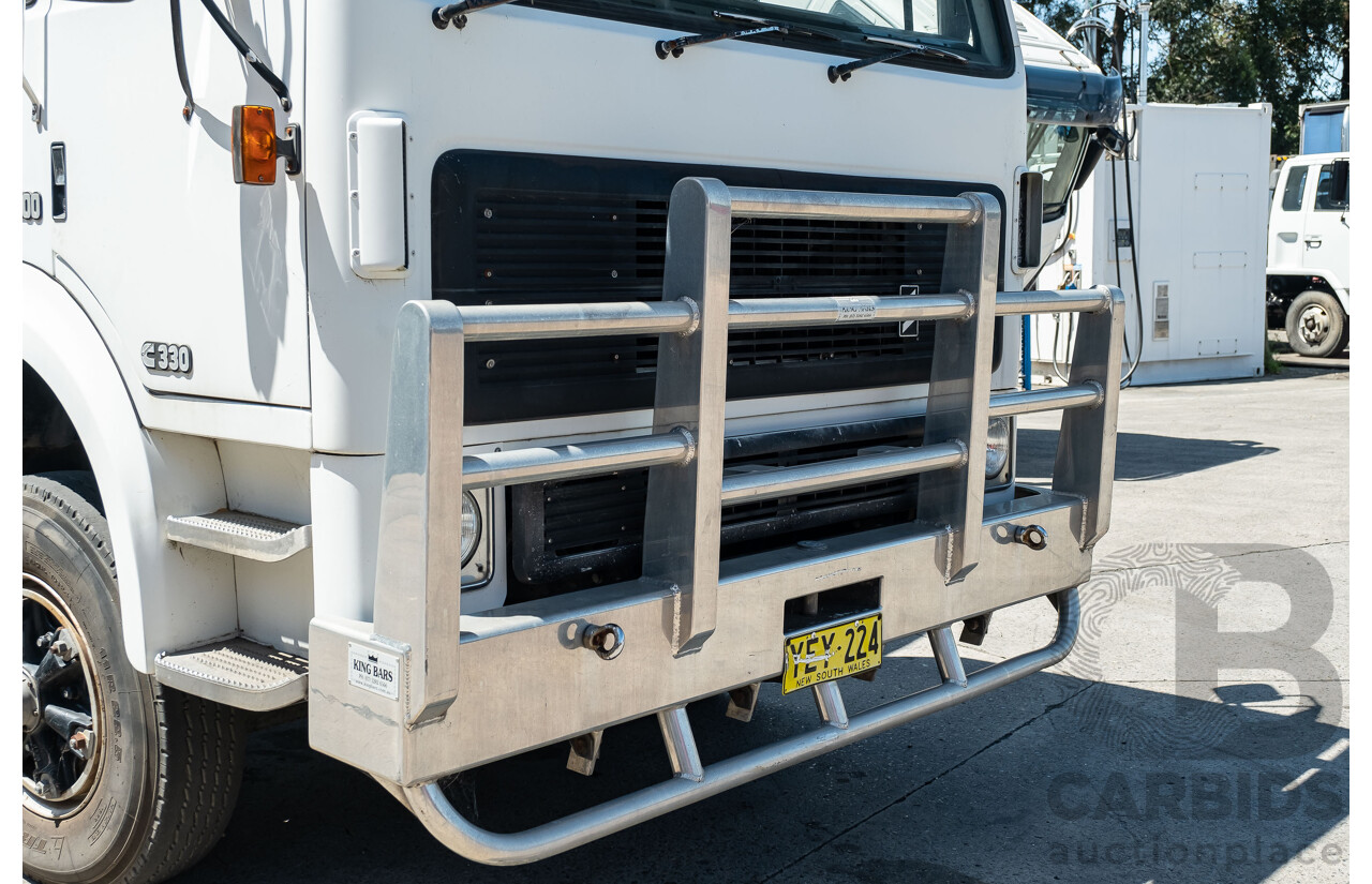 02/1994 International 2700/444 XT 12 Pallet Cabover Curtainside Pantech Truck