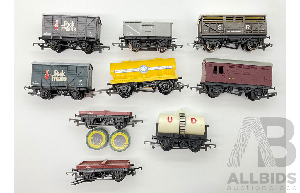 Vintage HO/OO Scale Wrenn/Triang Triang/Hornby Freight Rolling Stock Including Peek Freans Ventilated Van(2) Cable Drum Wagon, SR Horse Box, Blue Circle Cement Wagon, UD Milk Wagon, Cattle Wagon, Coal Wagon and Flat Truck (9)