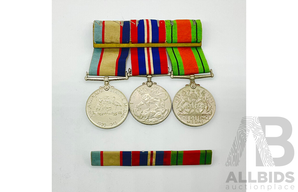 Australian Second World War Medal Set with Ribbon Bar, Including 1939-1943 Australia Service Medal, 1939-1945 Defense Medal and More