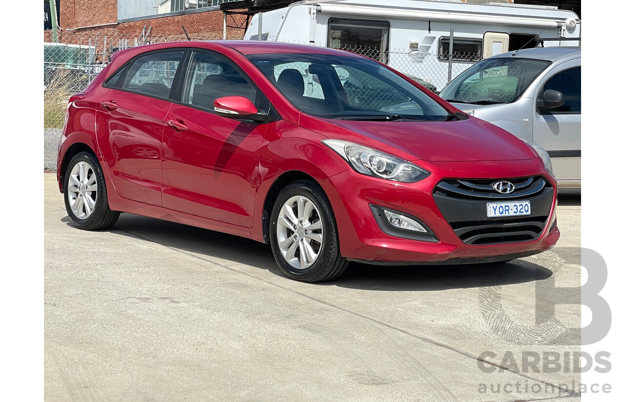 7/2014 Hyundai i30 SE GD MY14 5d Hatchback Red 1.8L