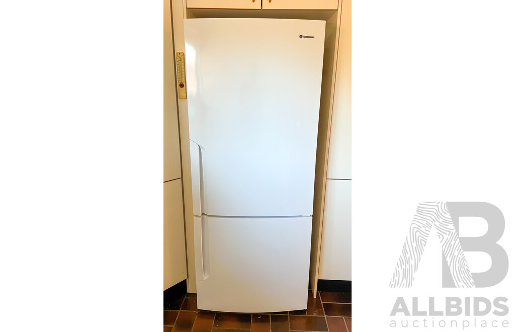 Westinghouse Fridge/Freezer WBE4500WA 453lt