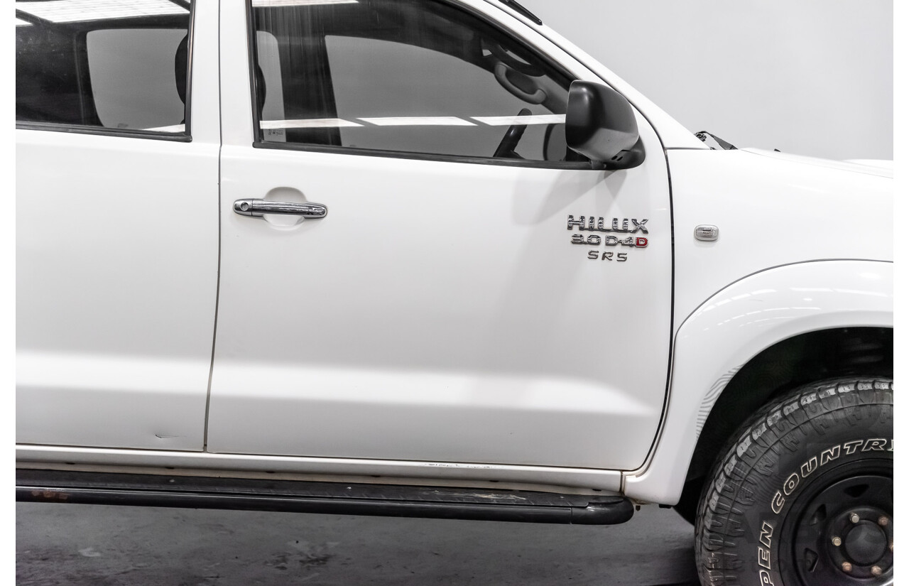 4/2008 Toyota Hilux SR5 (4x4) KUN26R 08 UPGRADE Dual Cab P/Up White 3.0L Turbo Diesel