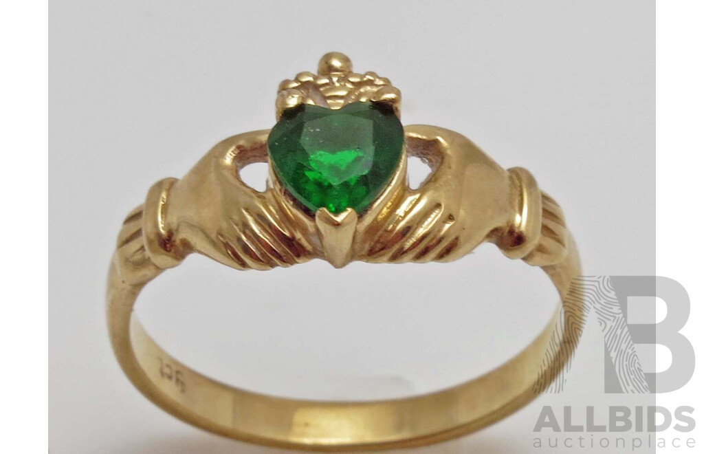 Claddagh Ring: 9ct Gold