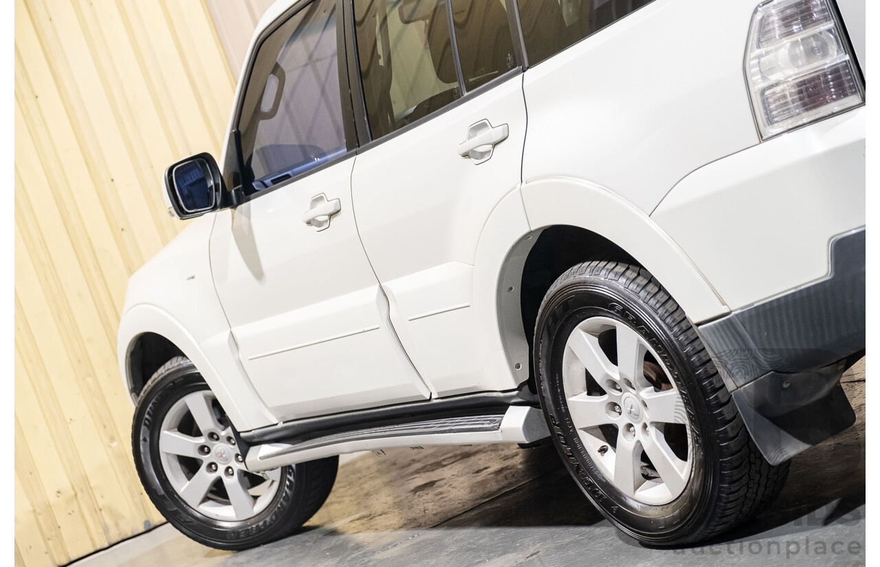 4/2008 Mitsubishi Pajero VR-X LWB (4x4) NS 4d Wagon White 3.8L V6 - 7 Seater