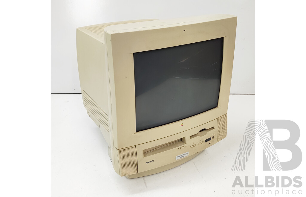 Apple (M3046) Macintosh Performa 5200CD Desktop Computer