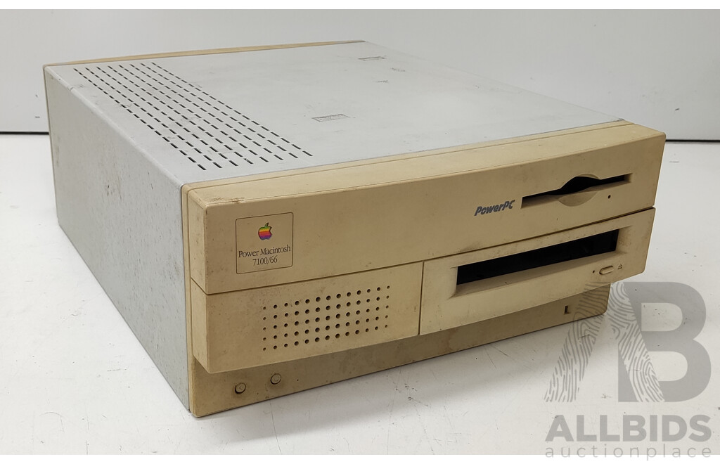 Apple (M2391) Power Macintosh 7100/66 Desktop Computer