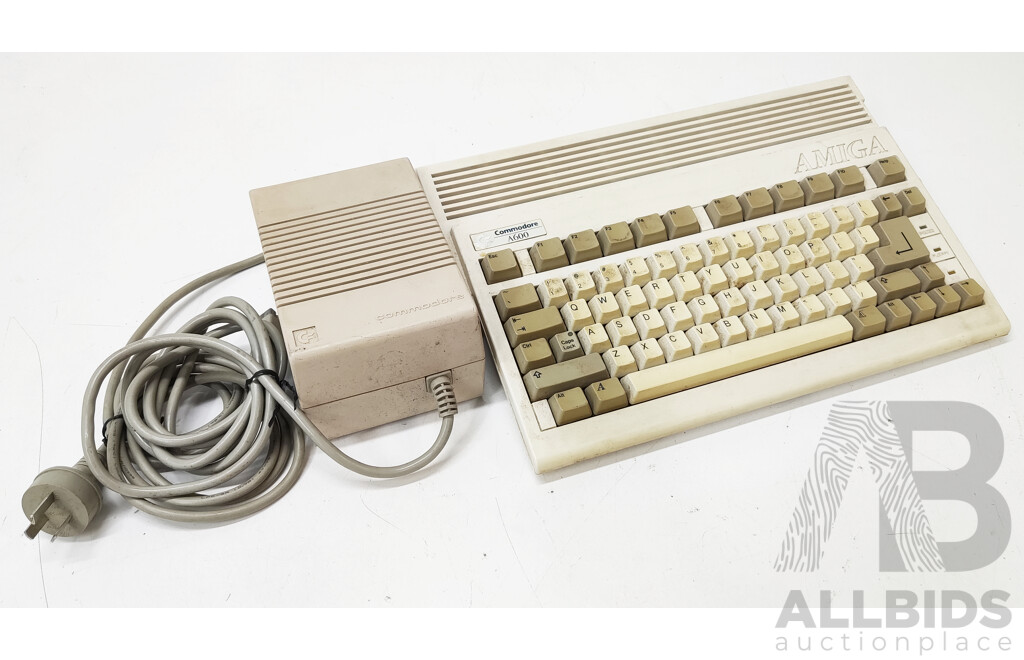 Commodore (A600) Amiga A600 Desktop Computer