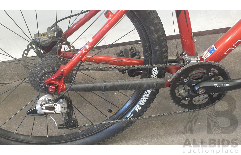 Mongoose Meteore 18 Inch Mountain Bike