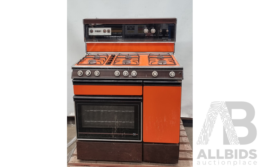 Vintage/Retro CHEF 'Society' Upright Natural Gas Oven and Cooktop