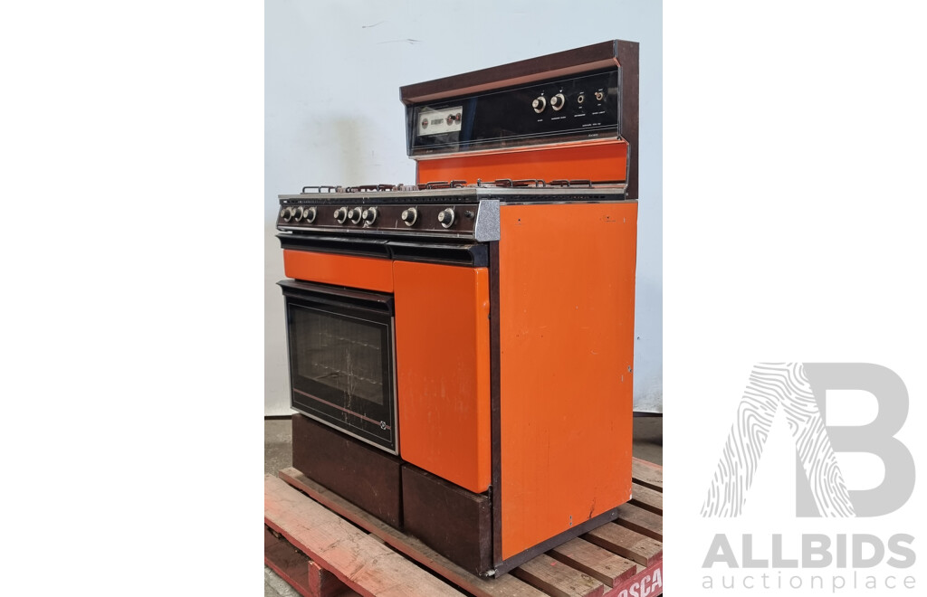 Vintage/Retro CHEF 'Society' Upright Natural Gas Oven and Cooktop