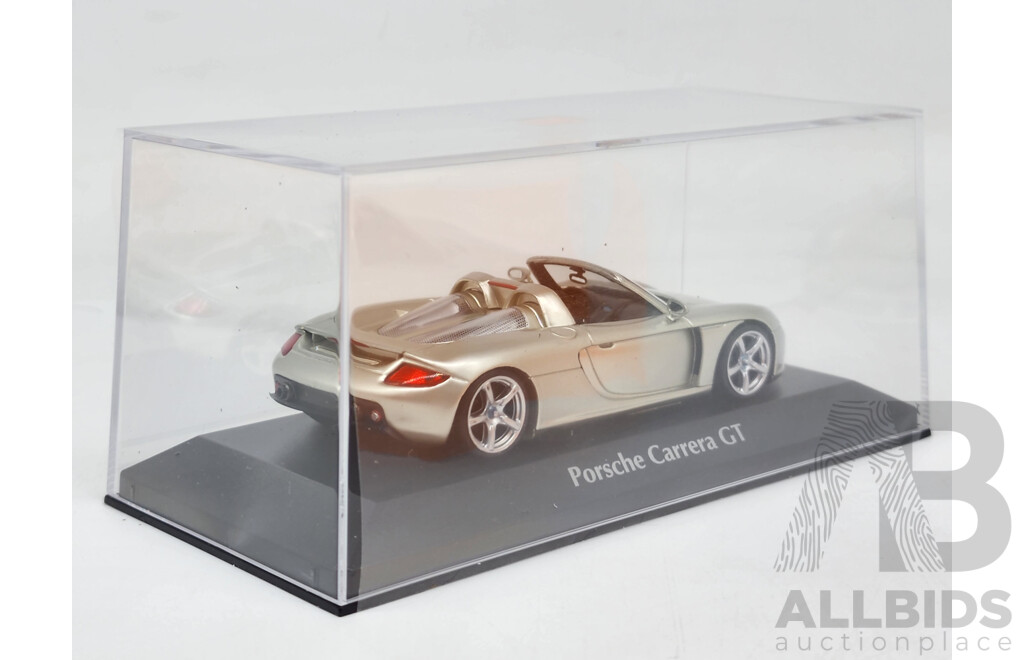 Minichamps 2003 Porsche Carrera GT Silver Maxichamps Collection 1:43 Scale Model Car