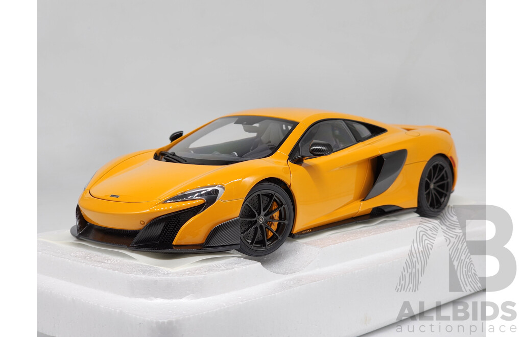 AUTOart McLaren 675LT Coupe McLaren Orange Opening Model 1:18 Scale Model Car - New