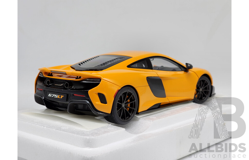 AUTOart McLaren 675LT Coupe McLaren Orange Opening Model 1:18 Scale Model Car - New