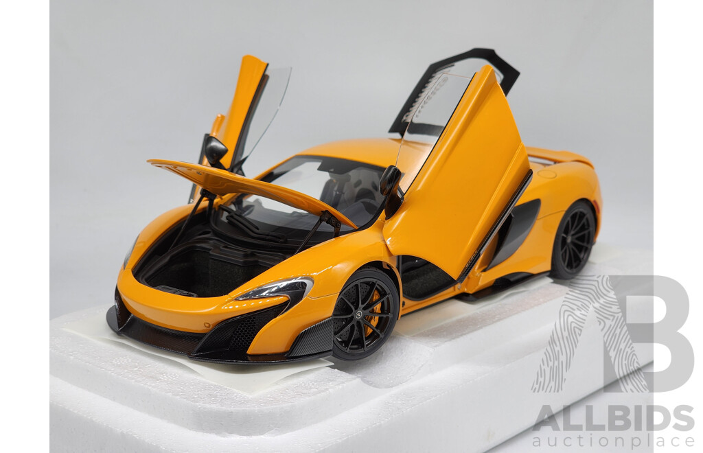 AUTOart McLaren 675LT Coupe McLaren Orange Opening Model 1:18 Scale Model Car - New