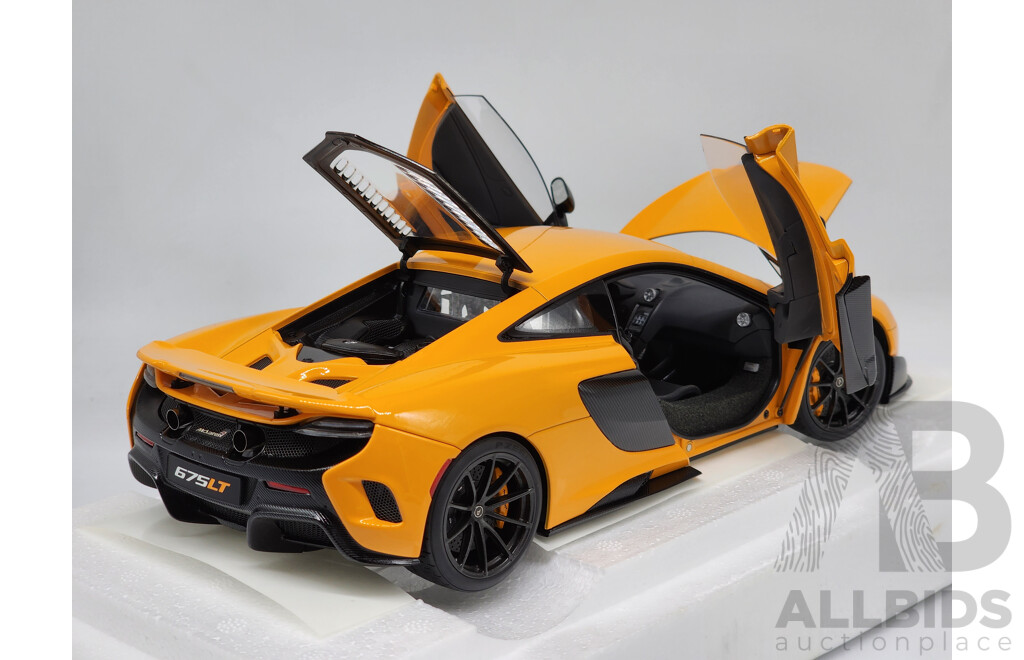 AUTOart McLaren 675LT Coupe McLaren Orange Opening Model 1:18 Scale Model Car - New