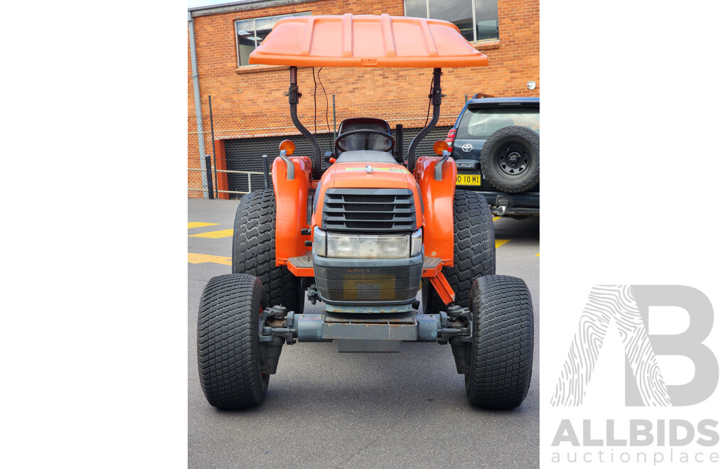 01/2007 Kubota L5030 HST 4x4 2.4L Diesel Tractor