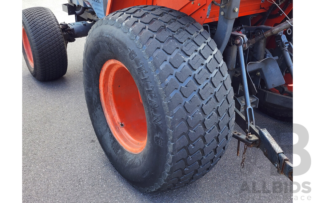 01/2007 Kubota L5030 HST 4x4 2.4L Diesel Tractor