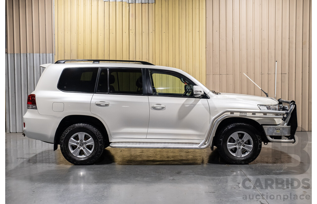 4/2017 Toyota Landcruiser 200 Series Altitude MY17 (4x4) VDJ200R 4d Wagon White V8 Turbo Diesel 4.5L - 7 Seater