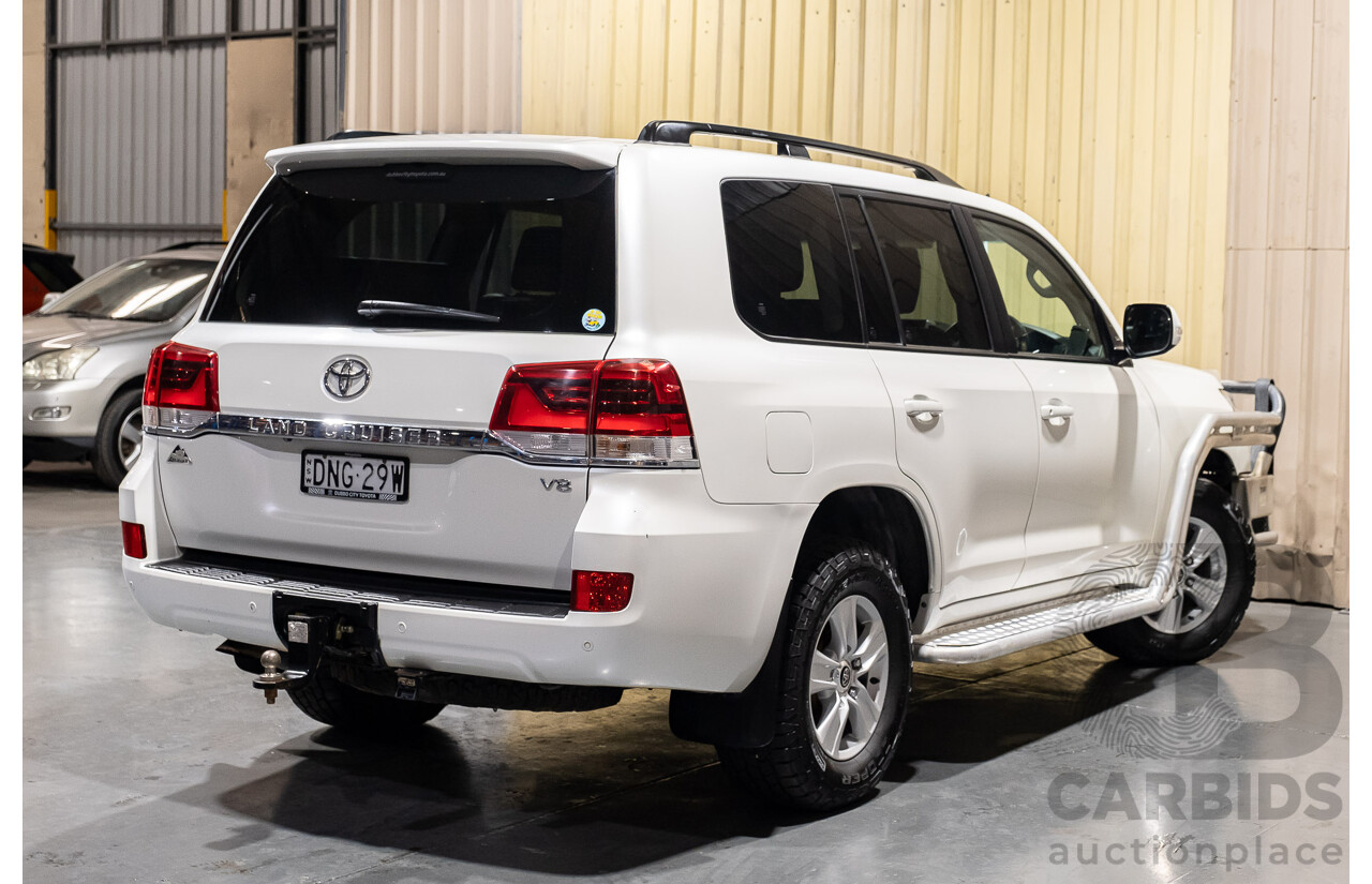 4/2017 Toyota Landcruiser 200 Series Altitude MY17 (4x4) VDJ200R 4d Wagon White V8 Turbo Diesel 4.5L - 7 Seater