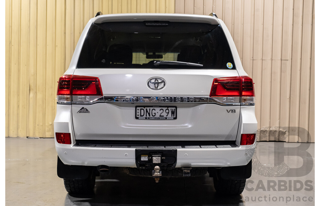 4/2017 Toyota Landcruiser 200 Series Altitude MY17 (4x4) VDJ200R 4d Wagon White V8 Turbo Diesel 4.5L - 7 Seater