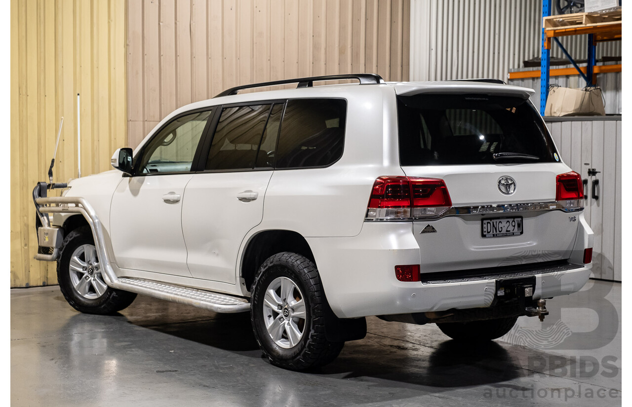 4/2017 Toyota Landcruiser 200 Series Altitude MY17 (4x4) VDJ200R 4d Wagon White V8 Turbo Diesel 4.5L - 7 Seater