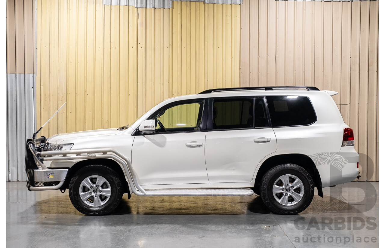 4/2017 Toyota Landcruiser 200 Series Altitude MY17 (4x4) VDJ200R 4d Wagon White V8 Turbo Diesel 4.5L - 7 Seater