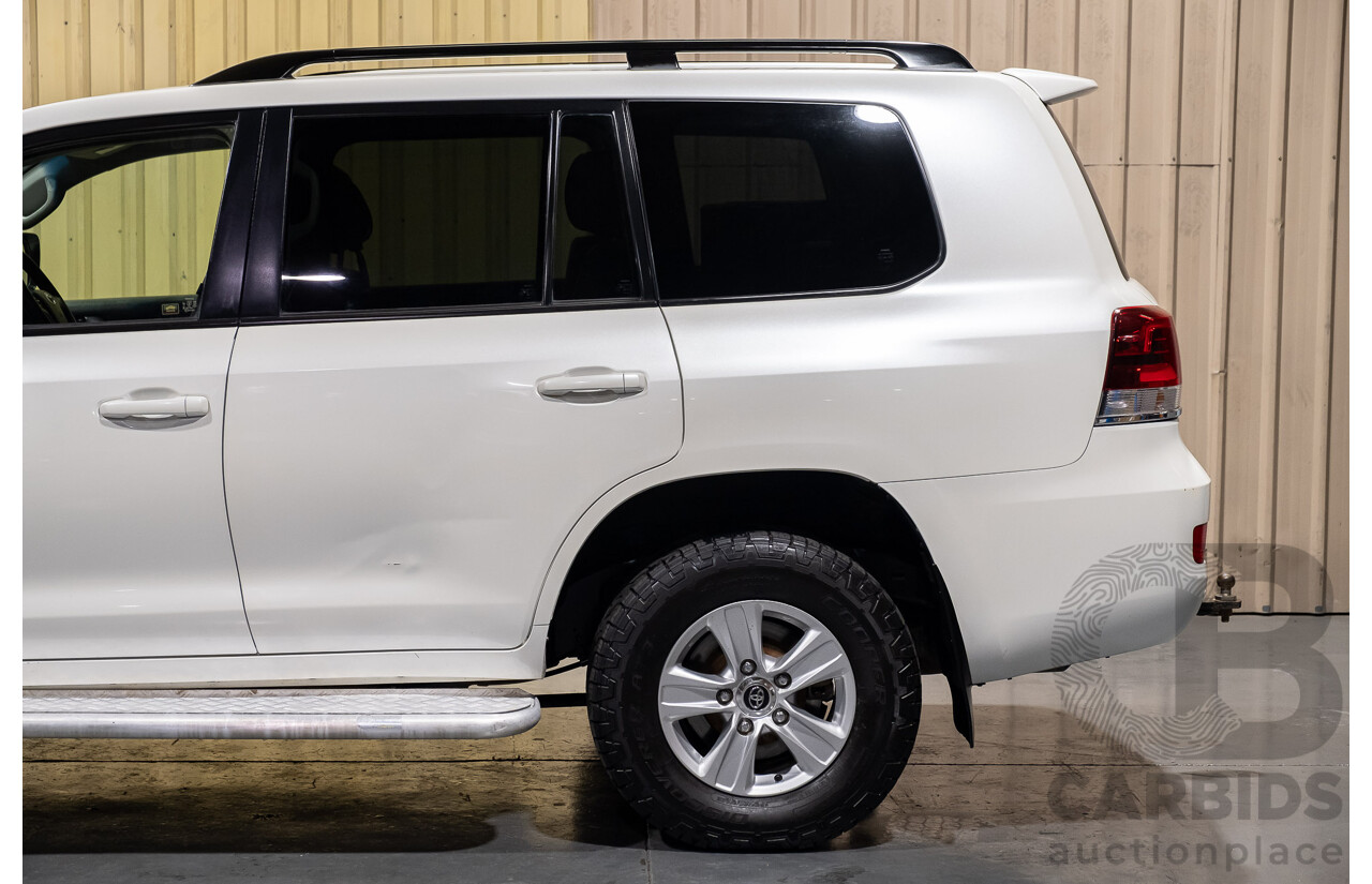 4/2017 Toyota Landcruiser 200 Series Altitude MY17 (4x4) VDJ200R 4d Wagon White V8 Turbo Diesel 4.5L - 7 Seater