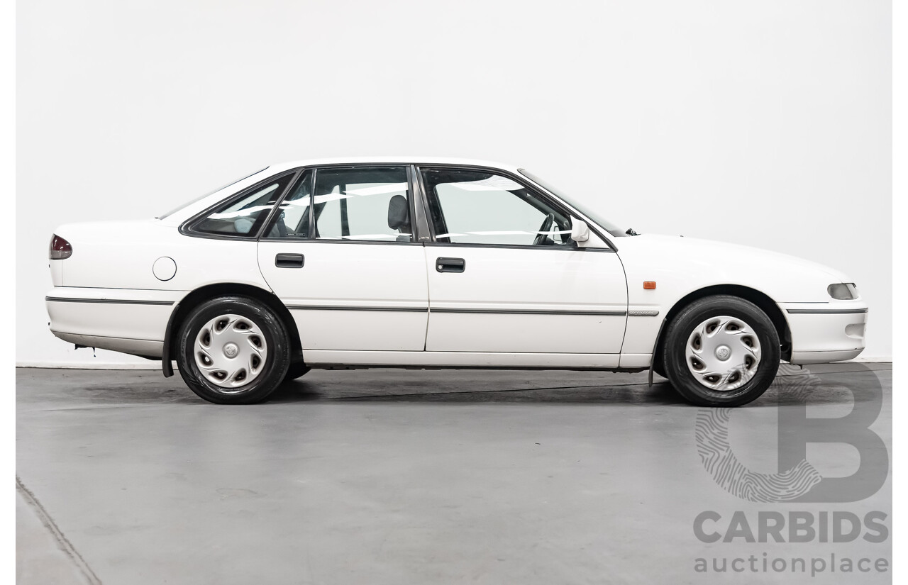 2/1996 Holden Commodore Acclaim VS 4d Sedan White 3.8L V6