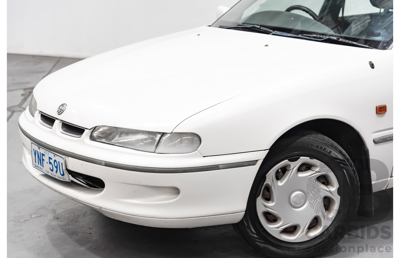 2/1996 Holden Commodore Acclaim VS 4d Sedan White 3.8L V6