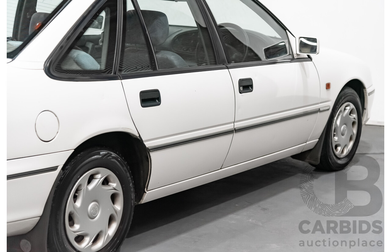 2/1996 Holden Commodore Acclaim VS 4d Sedan White 3.8L V6