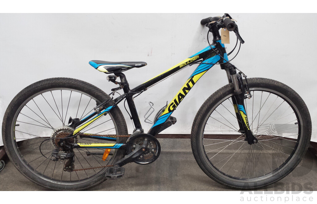 Giant Boulder 14 Inch Front Suspension Mountain Bike