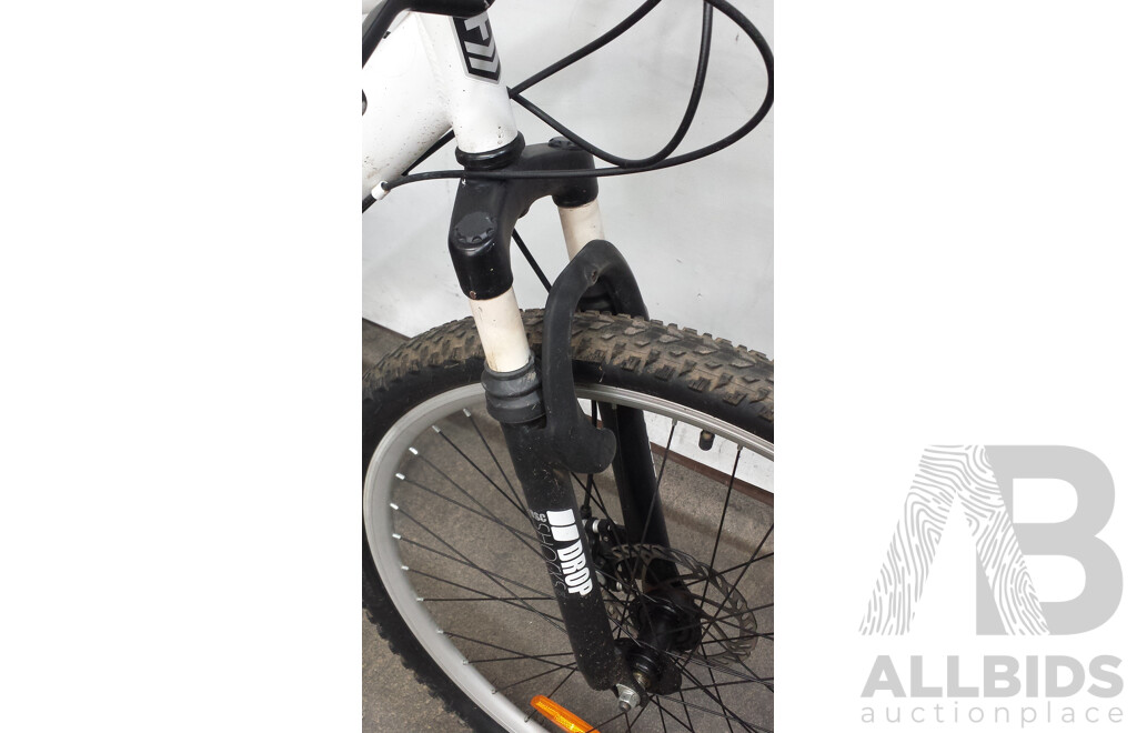 Crest D2750 Summit 19 Inch Front Suspension Mountain Bike