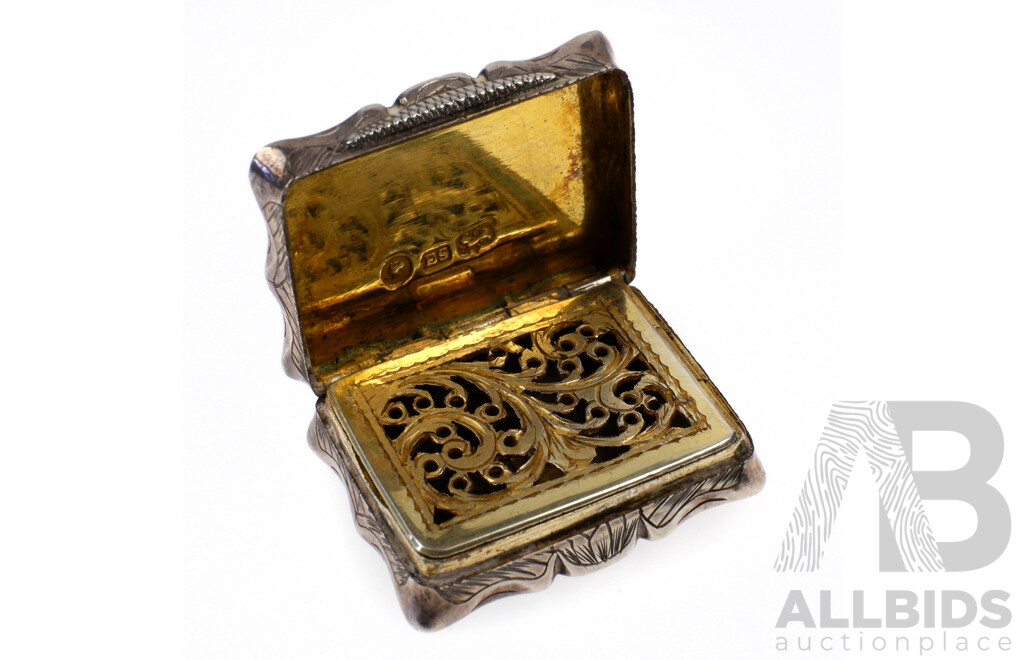 Victorian Sterling Silver Vinaigrette with Gilt Interior, Birmingham, 1843, 14g