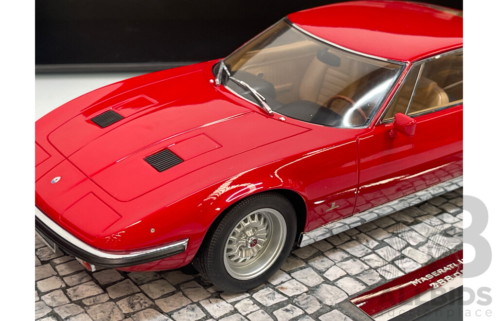 Minichamps First Class Collection 1970 Maserati Indy  - 1/18 Scale