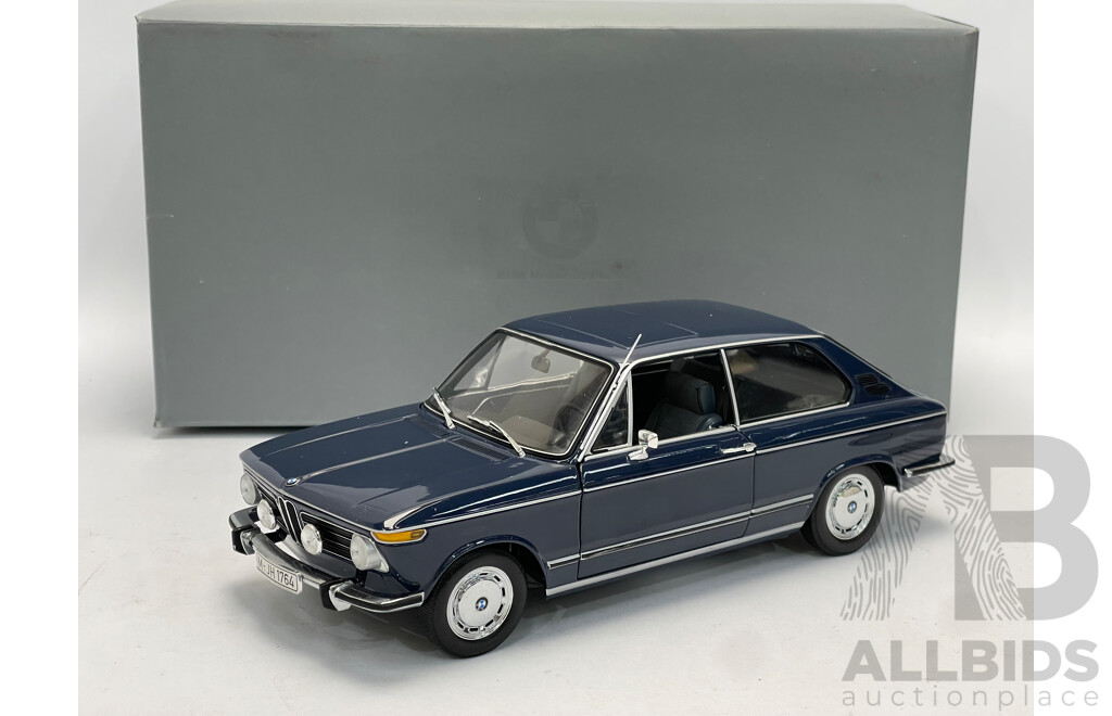 BMW Models BMW 1600 Touring  - 1/18 Scale