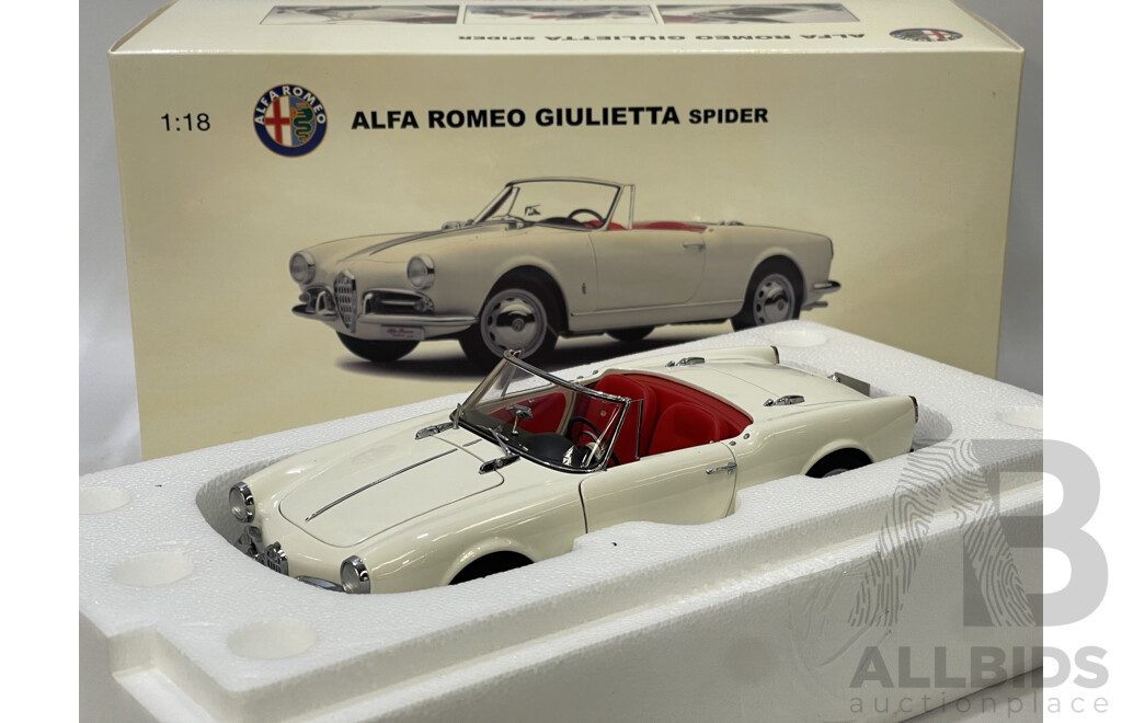 Auto Art Millennium Alfa Romeo Giulietta 1300 Spider  - 1/18 Scale