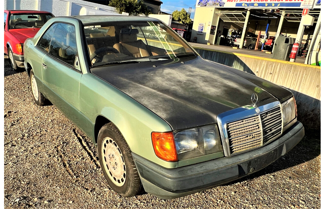 1/1989 Mercedes-Benz 300 CE C124 2d Coupe Green 3.0L
