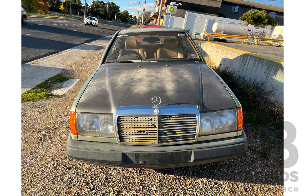 1/1989 Mercedes-Benz 300 CE C124 2d Coupe Green 3.0L