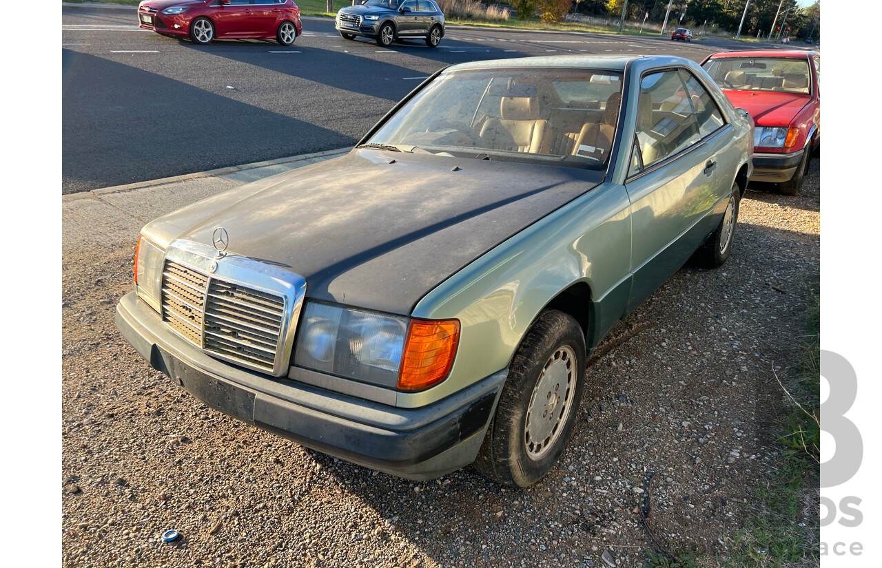 1/1989 Mercedes-Benz 300 CE C124 2d Coupe Green 3.0L