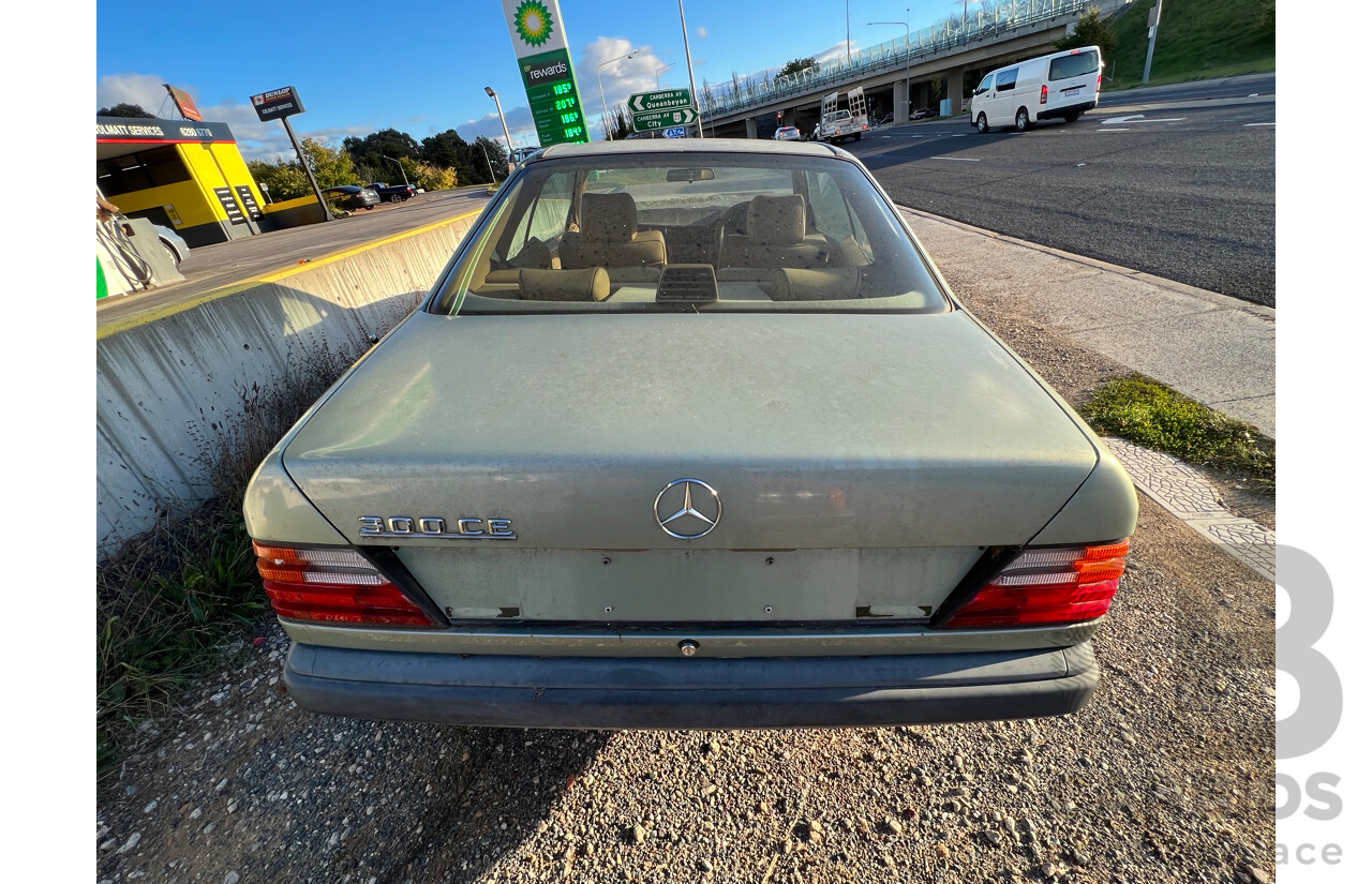 1/1989 Mercedes-Benz 300 CE C124 2d Coupe Green 3.0L
