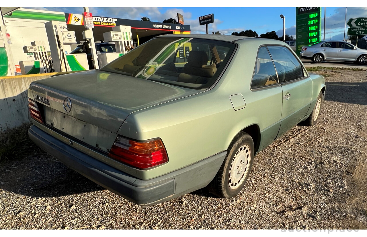 1/1989 Mercedes-Benz 300 CE C124 2d Coupe Green 3.0L
