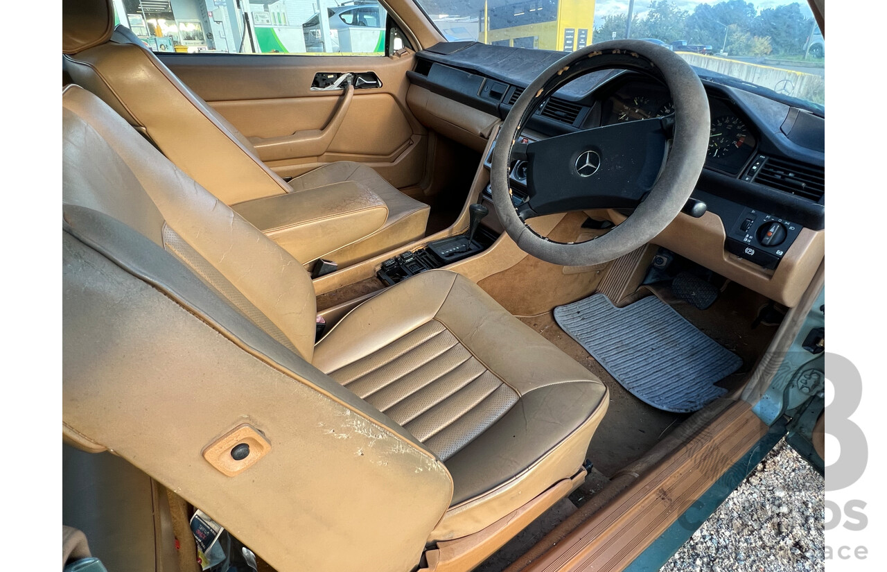 1/1989 Mercedes-Benz 300 CE C124 2d Coupe Green 3.0L