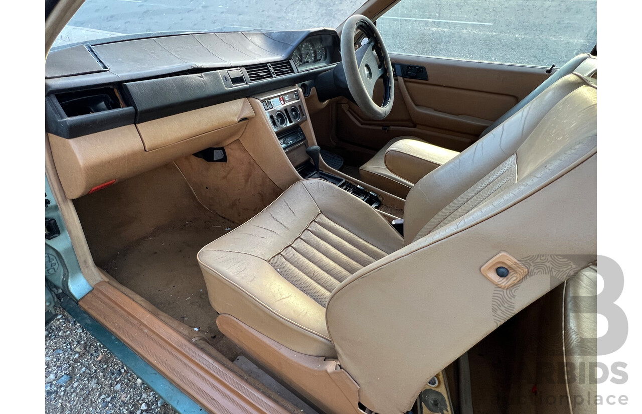 1/1989 Mercedes-Benz 300 CE C124 2d Coupe Green 3.0L