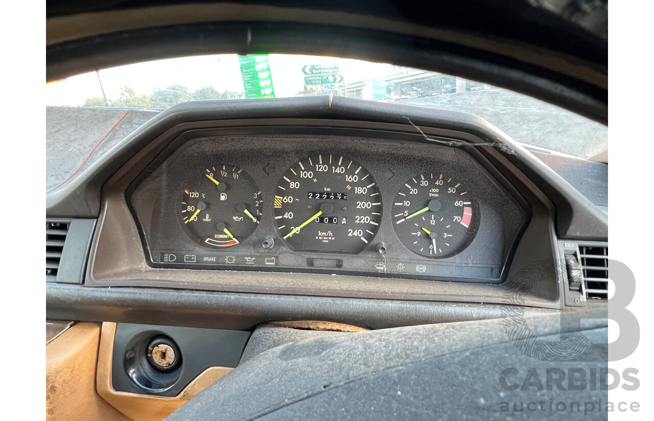 1/1989 Mercedes-Benz 300 CE C124 2d Coupe Green 3.0L