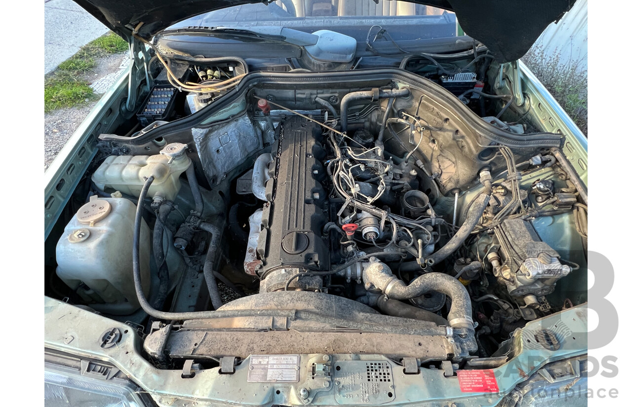 1/1989 Mercedes-Benz 300 CE C124 2d Coupe Green 3.0L