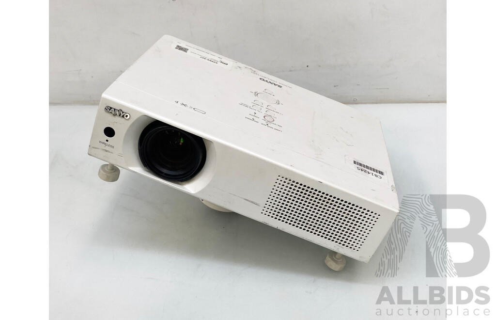 Sanyo (PLC-WXU700A) WXGA  Projector