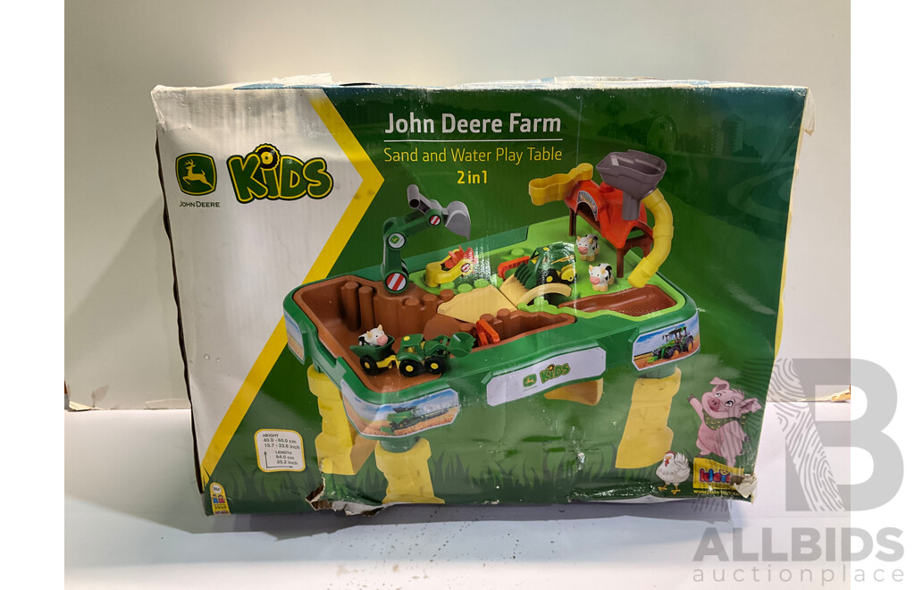 JOHN DEERE Farm -Sand and Water Play Table 2in1 - ORP $179.95