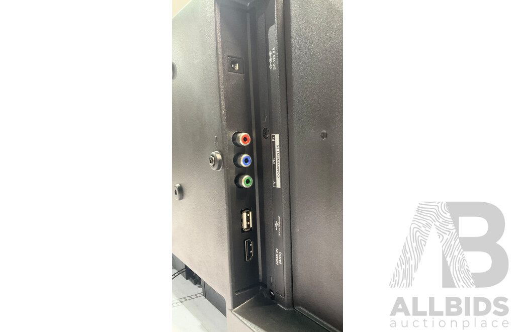 AKAI (AK2421S5D) 24inch Full HD TV with Built in DVD Player - ORP $225.00